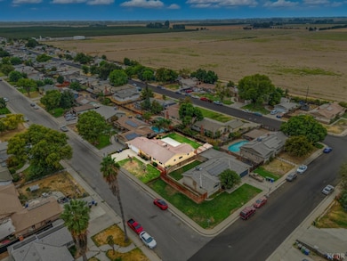 680 E Spruce Ave, Lemoore, CA 93245 - photo 4