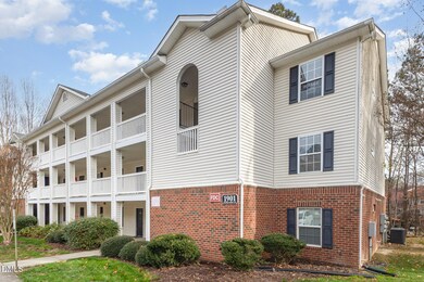 1901 Trailwood Heights Ln unit 204, Raleigh, NC 27603 - photo 2