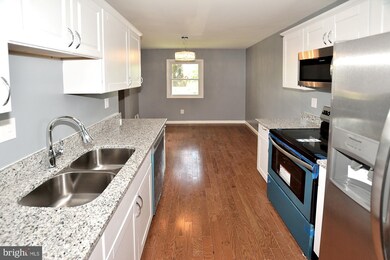 12129 Dove Cir, Laurel, MD 20708 - photo 4