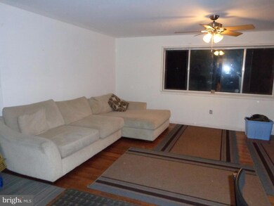 8214 Springfield Village Dr, Springfield, VA 22152 - photo 6