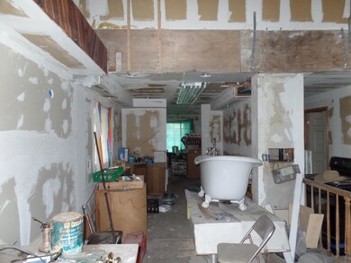 619 Bragaw St 2015-04-11 008