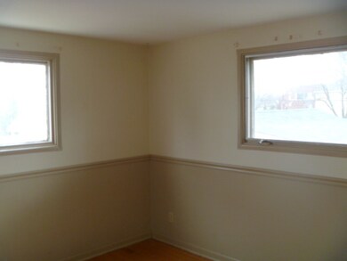 1209 Sacramento Dr, Carpentersville, IL 60110 - photo 7