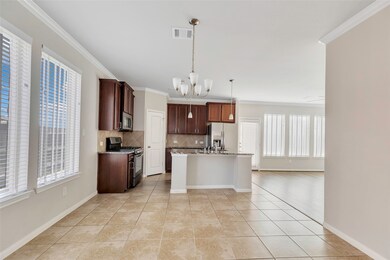 Breakfast and kitchen area