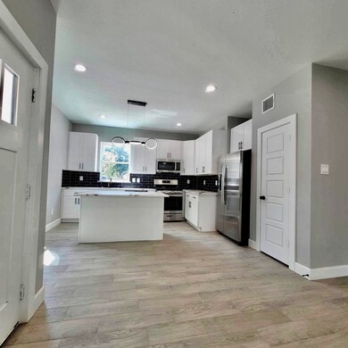 203 Wallace St, Houston, TX 77022 - photo 5