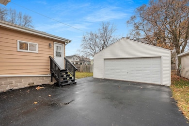 246 W 18th Ave, Oshkosh, WI 54902 - photo 2