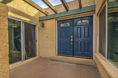 Pampa courtyard entry