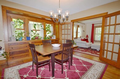 6Dining Room