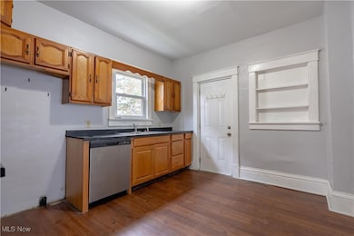 174 W Wayne St, Alliance, OH 44601 - photo 5