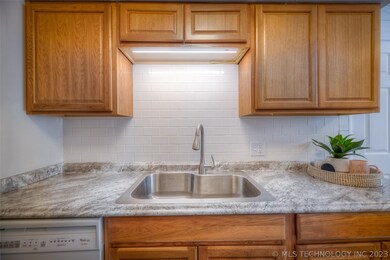 126 W Kent St, Broken Arrow, OK 74012 - photo 4