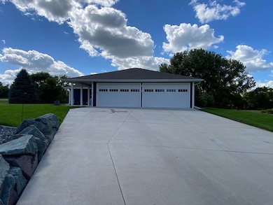 1740 Bay Oaks Dr, Albert Lea, MN 56007 - photo 3