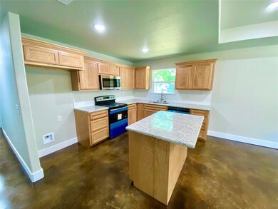 812 W 11th St, Bonham, TX 75418 - photo 6