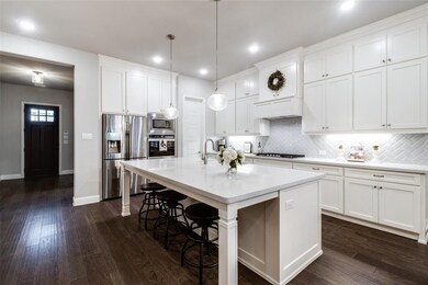 Double ovens, Gas stove top and walk in pantry