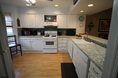 698 E Lake Front Cir unit 5, Galloway, NJ 08205 - photo 4