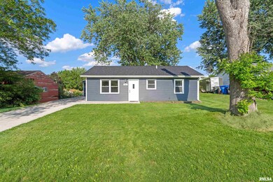 7411 Cedar St, Davenport, IA 52806 - photo 2