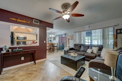 Free flowing living, dining & kitchen