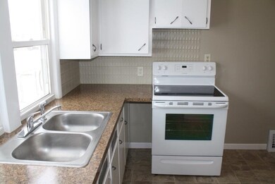 2123 W High St, Davenport, IA 52804 - photo 7