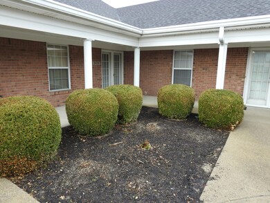 8409 Elsie Ct unit 8409, Louisville, KY 40228 - photo 2
