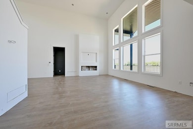 Great Room w/ Electric Fireplace