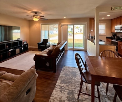 230 Cut Off Rd unit B107, Port Aransas, TX 78373 - photo 2