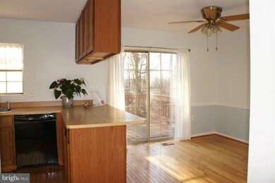 3322 Stone Heather Ct, Herndon, VA 20171 - photo 7