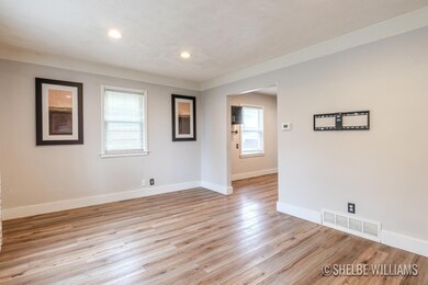 124 Nancy St SE-8