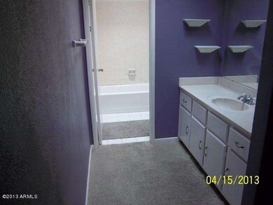 1043049_HallBath2