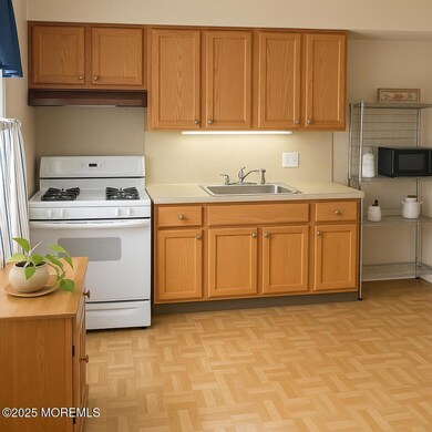 364 Westwood Ave Kit Pic