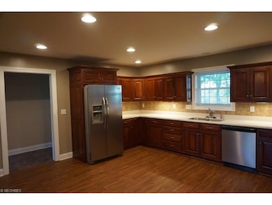 Kitchen, Stainless appliances