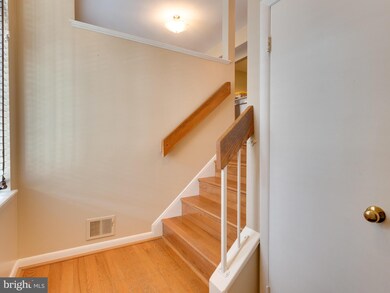 8320 Linden Oaks Ct, Lorton, VA 22079 - photo 3