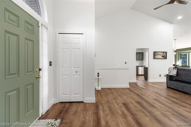 651 Woodhaven Dr unit 57, Commerce Township, MI 48390 - photo 3