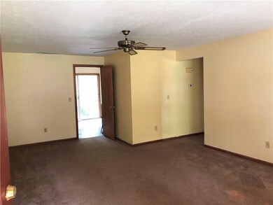 3820 Camelot Ln, Columbus, IN 47203 - photo 2