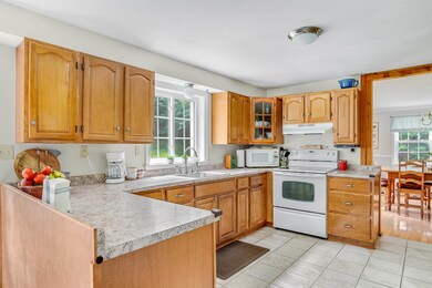 14 Hemlock St, Londonderry, NH 03053 - photo 2