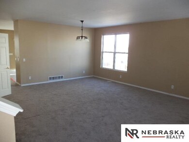 2404 Quartz Dr, Papillion, NE 68046 - photo 2