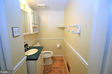 27 Dufief Ct, North Potomac, MD 20878 - photo 7