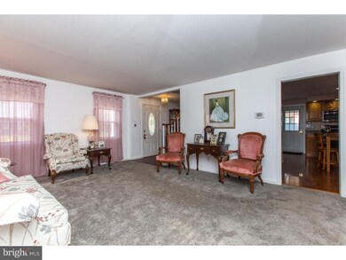 328 Francis Way, Folsom, PA 19033 - photo 4