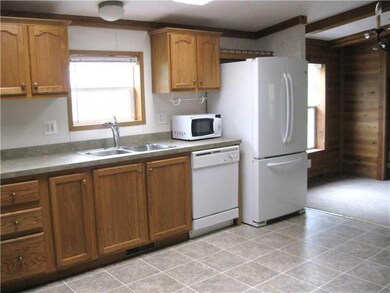Kitchen. Clean, beautiful, & very functional eat-i