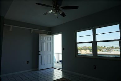 8200 Bayshore Dr unit 5, Treasure Island, FL 33706 - photo 4