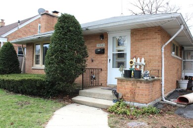 136 N Gretta Ave, Waukegan, IL 60085 - photo 2