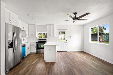 923 Knight St unit E, Houston, TX 77022 - photo 5