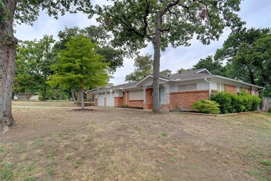 628 Woodcrest Dr, Hurst, TX 76053 - photo 2