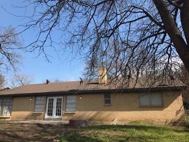 Spacious Back Yard