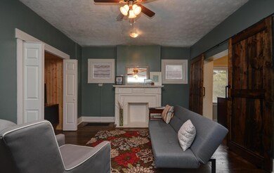 Heyl 968- Living Room (2)