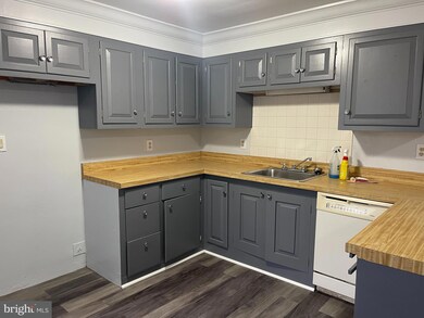 441 S 6th St, Reading, PA 19602 - photo 4