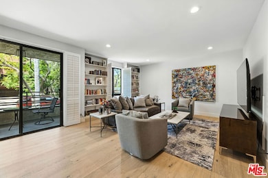 450 N Oakhurst Dr unit 101, Beverly Hills, CA 90210 - photo 2