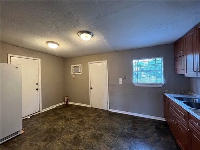 4623 Perry St, Houston, TX 77021 - photo 4