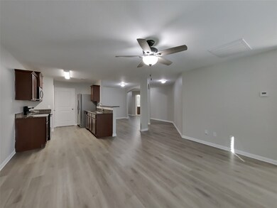 32608 Decker Creek Dr, Pinehurst, TX 77362 - photo 2