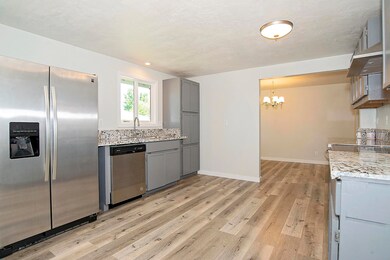 112 Vincent Ave, Central Point, OR 97502 - photo 4