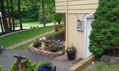 203 Wilson Dr, Roaring Brook Township, PA 18444 - photo 4