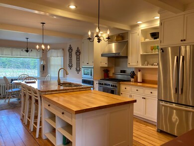 Custom kitchen w/breakfast bay.