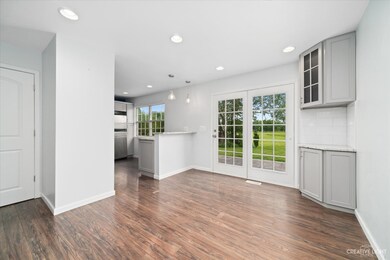 1365 Carleton Cir, Naperville, IL 60565 - photo 5